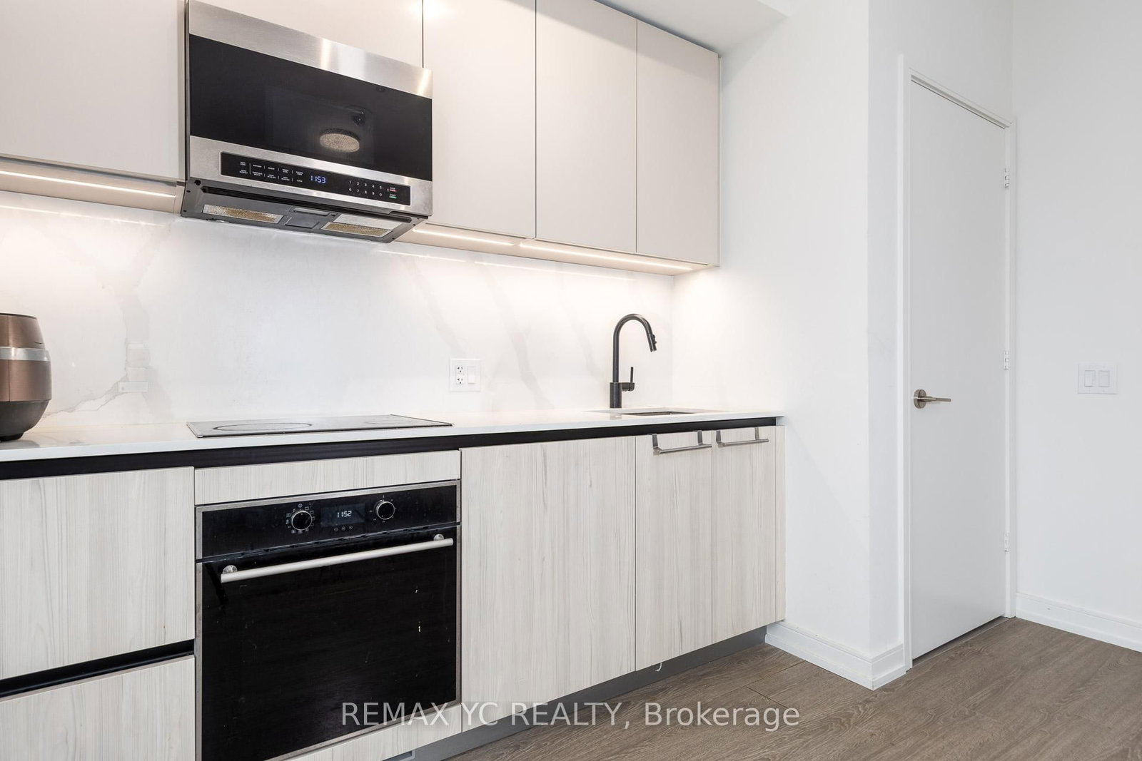 Condo for sale at 804-425 Front Street, Toronto, Ontario, M5A 0X2 - Waterfront Communities C8 - MLS: C12909890