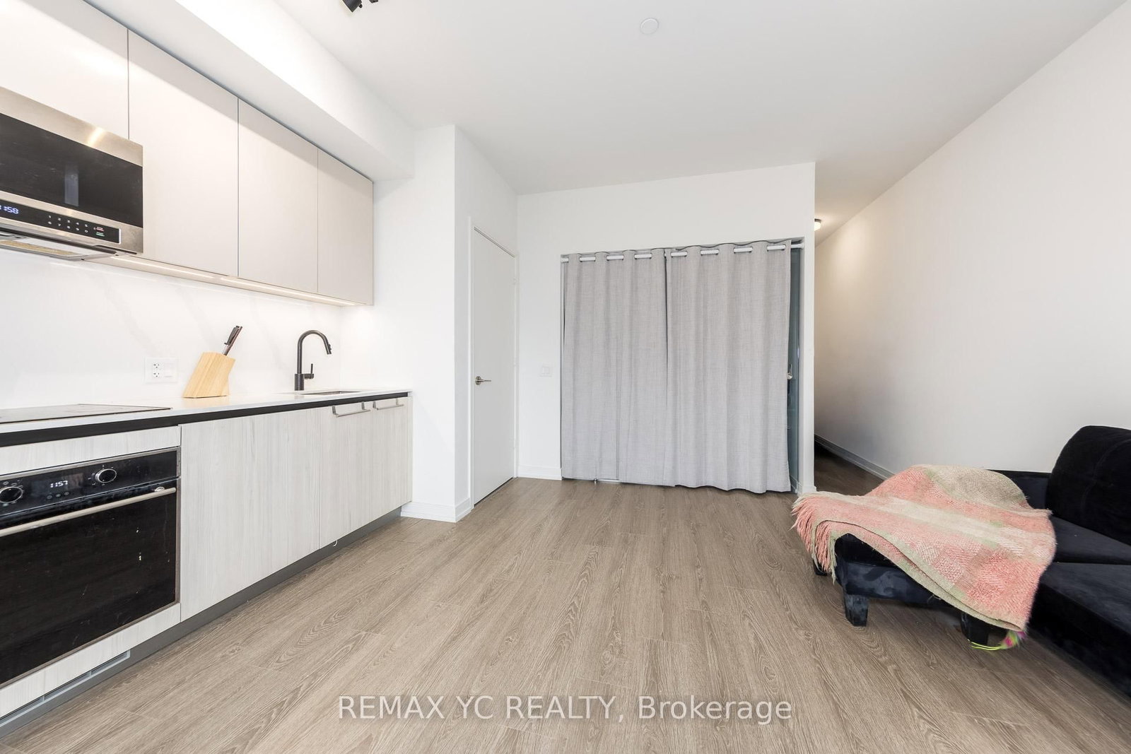 Condo for sale at 804-425 Front Street, Toronto, Ontario, M5A 0X2 - Waterfront Communities C8 - MLS: C12909890