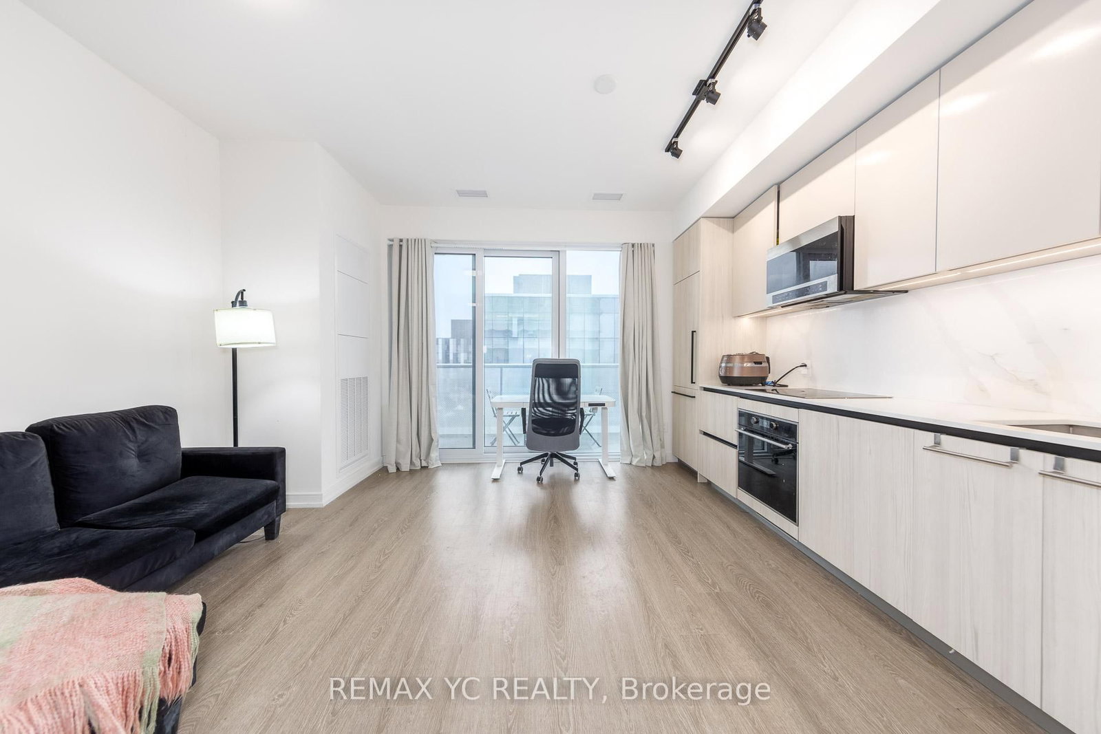Condo for sale at 804-425 Front Street, Toronto, Ontario, M5A 0X2 - Waterfront Communities C8 - MLS: C12909890