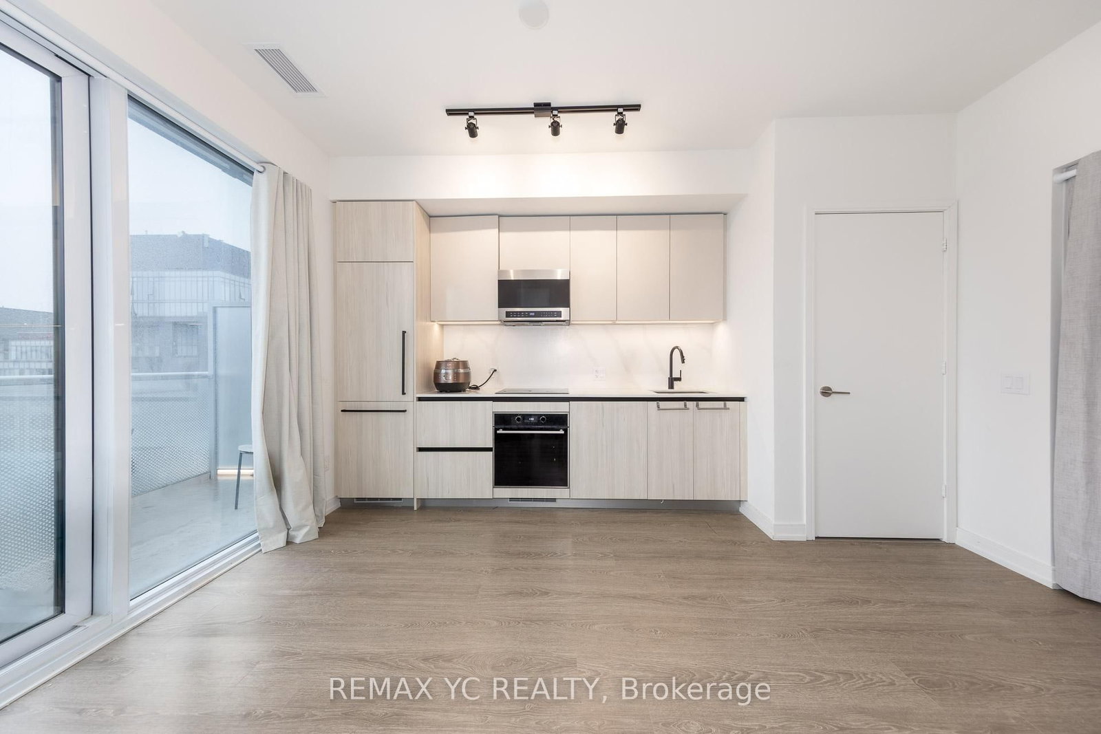 Condo for sale at 804-425 Front Street, Toronto, Ontario, M5A 0X2 - Waterfront Communities C8 - MLS: C12909890