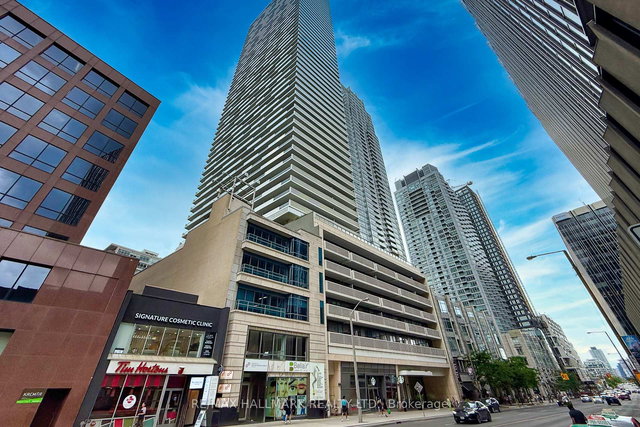 2211 - 2221 Yonge Street