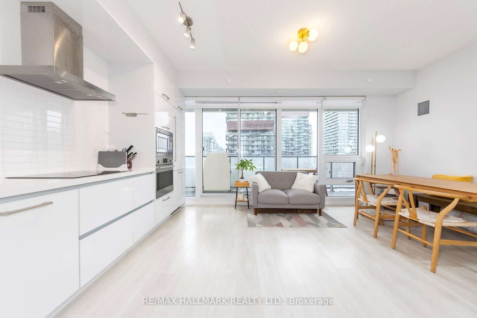 Condo for sale at 2211-2221 Yonge Street, Toronto, Ontario, M4S 0B8 - Mount Pleasant West - MLS: C12910754