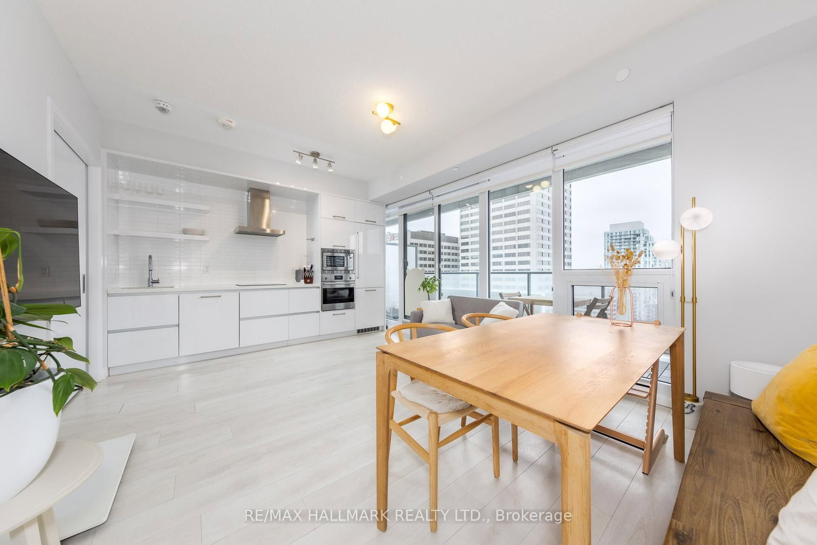 Condo for sale at 2211-2221 Yonge Street, Toronto, Ontario, M4S 0B8 - Mount Pleasant West - MLS: C12910754
