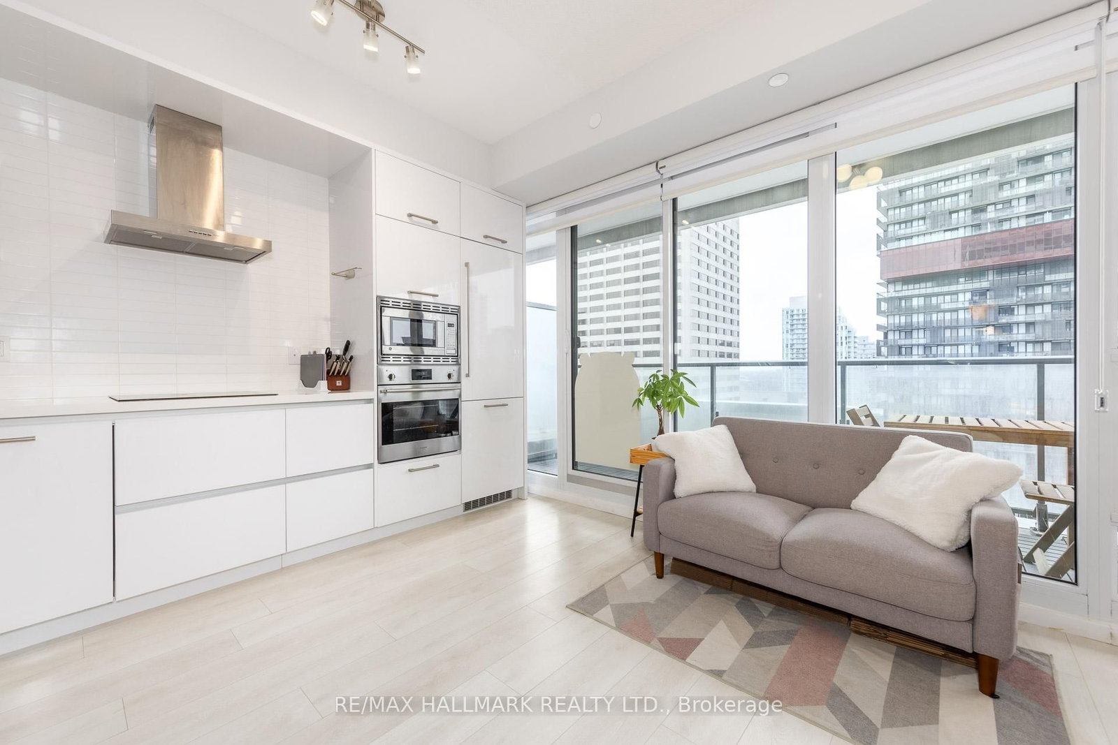 Condo for sale at 2211-2221 Yonge Street, Toronto, Ontario, M4S 0B8 - Mount Pleasant West - MLS: C12910754