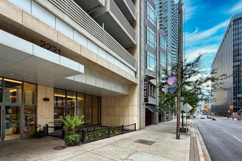 2211 - 2221 Yonge St, Toronto, M4S 0B8 | Image 3