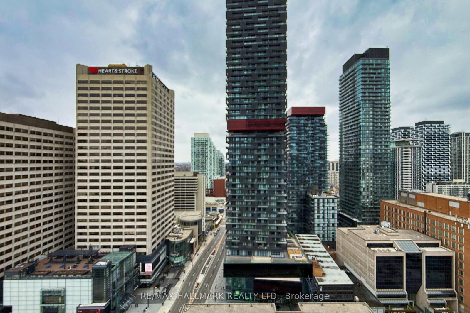 Condo for sale at 2211-2221 Yonge Street, Toronto, Ontario, M4S 0B8 - Mount Pleasant West - MLS: C12910754