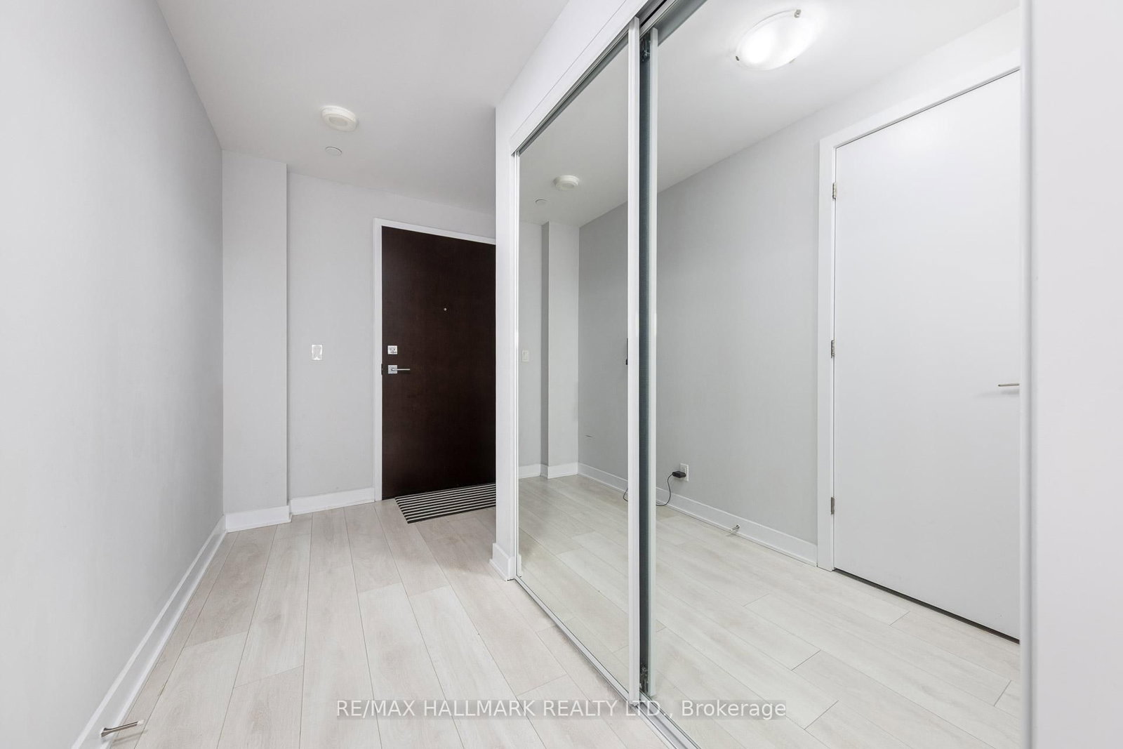 Condo for sale at 2211-2221 Yonge Street, Toronto, Ontario, M4S 0B8 - Mount Pleasant West - MLS: C12910754