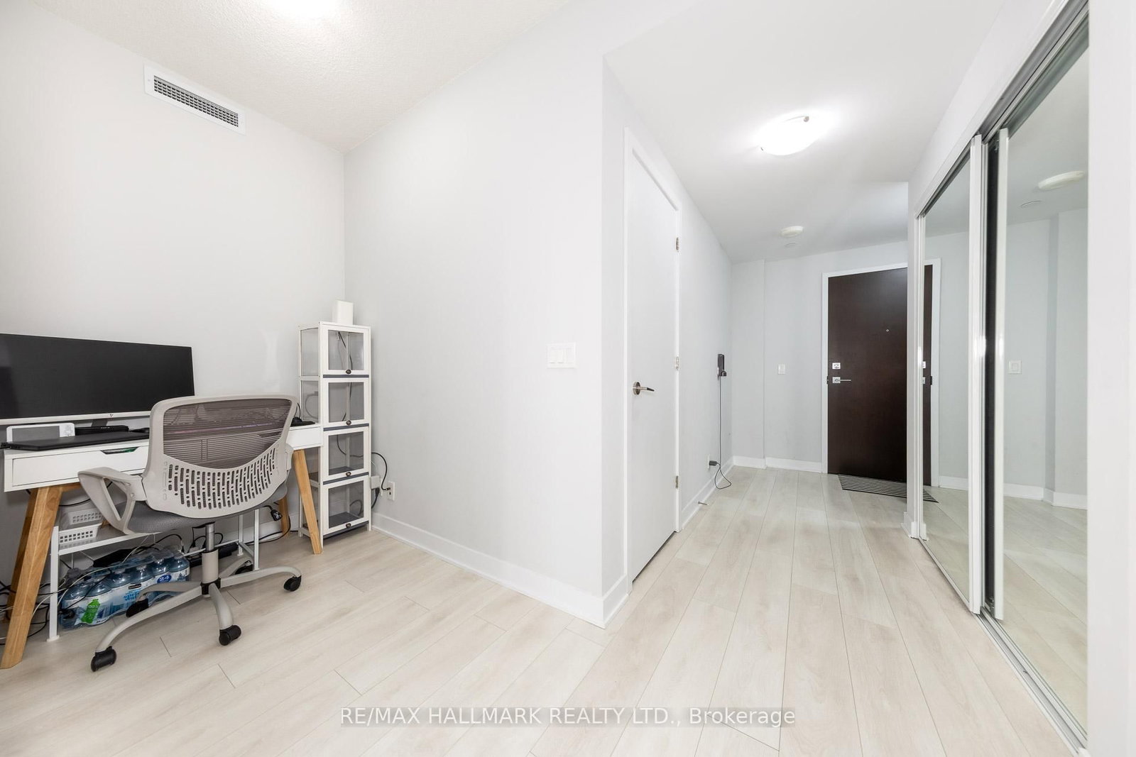 Condo for sale at 2211-2221 Yonge Street, Toronto, Ontario, M4S 0B8 - Mount Pleasant West - MLS: C12910754