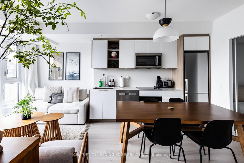 home for lease on 1005-543 Richmond Street W