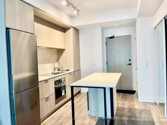 612 - 35 Tubman Avenue