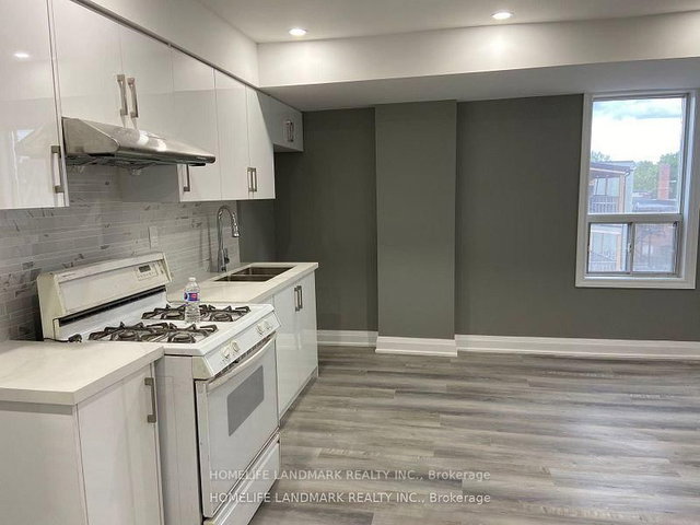 2A - 610 Bloor Street W