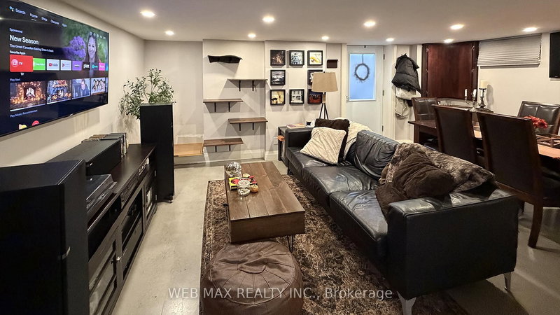 home for lease on Unit 3-980 Avenue Road