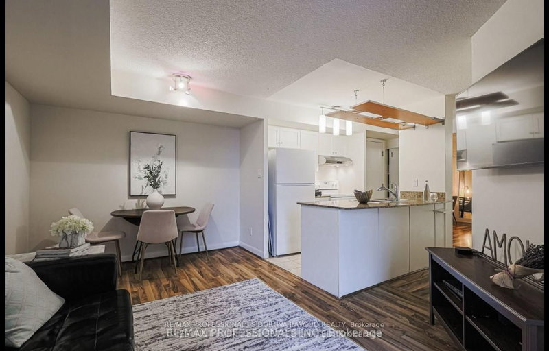 home for lease on 953-313 Richmond Street E