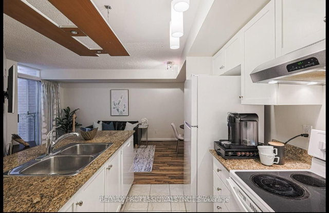 953 - 313 Richmond Street E