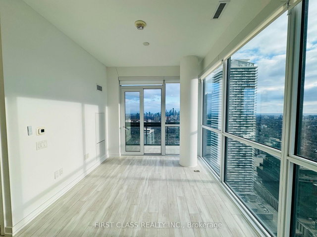 3905 - 39 Roehampton Avenue