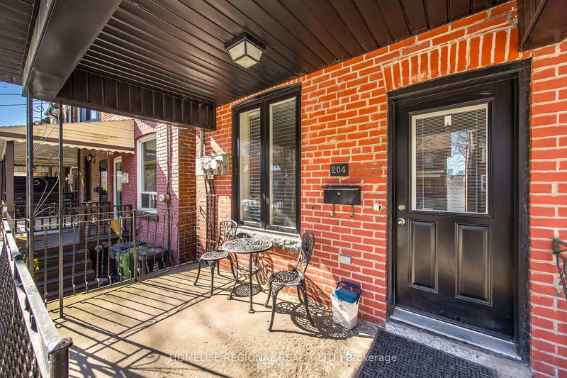 204 Roxton Rd, Toronto, M6J 2Y5 | Image 2