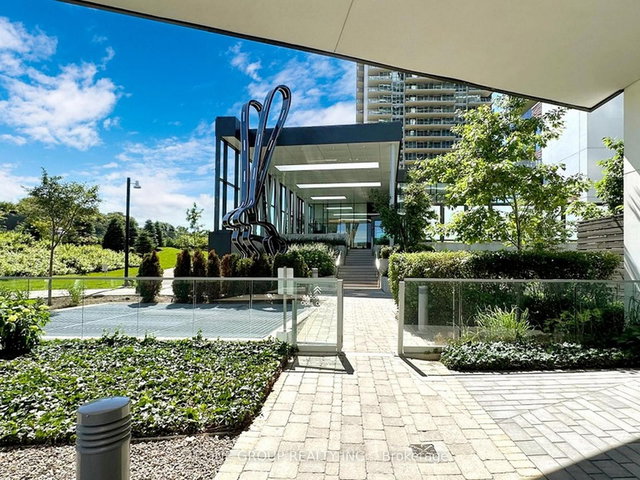 1203 - 117 Mcmahon Drive