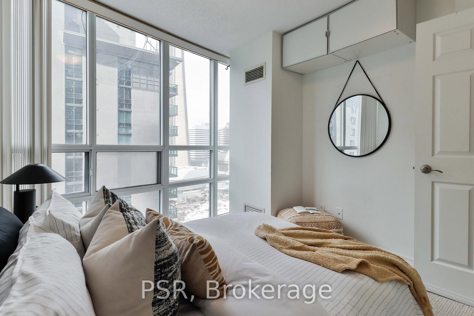 Condo for sale at 1602-30 Grand Trunk Crescent, Toronto, Ontario, M5J 3A4 - Waterfront Communities C1 - MLS: C12914474