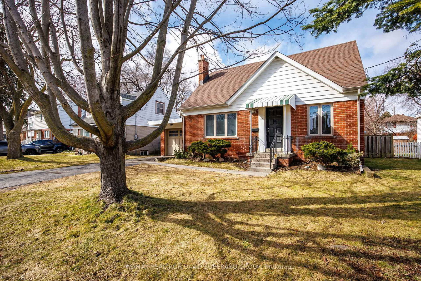 Listing photo 2