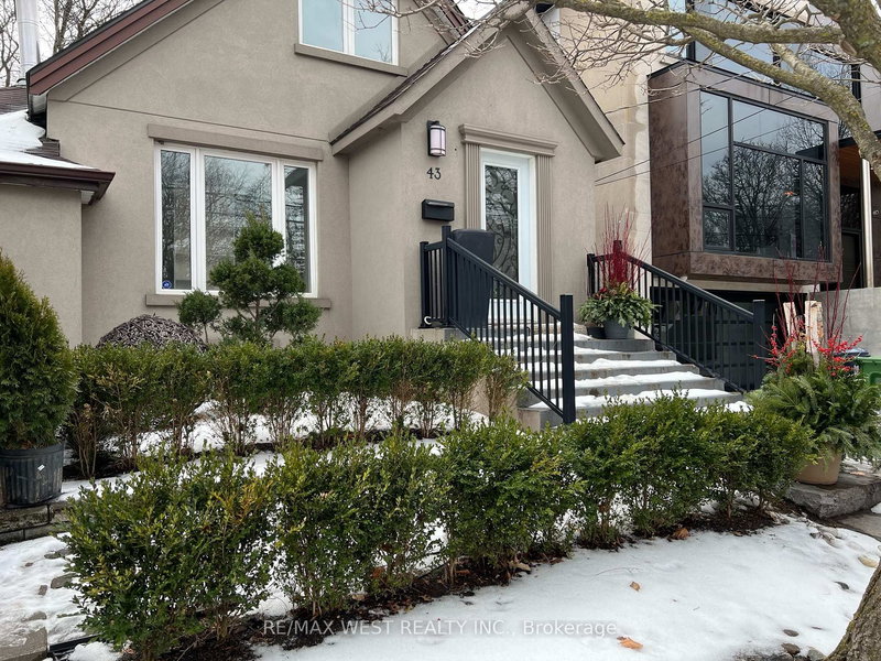 home for lease on Lower-43 Dunblaine Avenue