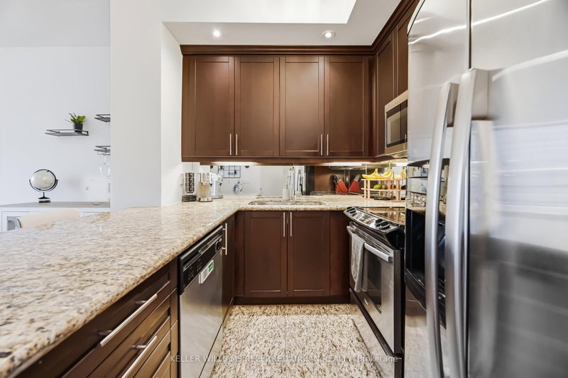 522 - 628 Fleet St, Toronto, M5V 1A8 | Image 2