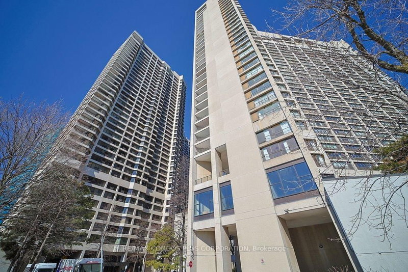 2232 - 33 HARBOUR Square