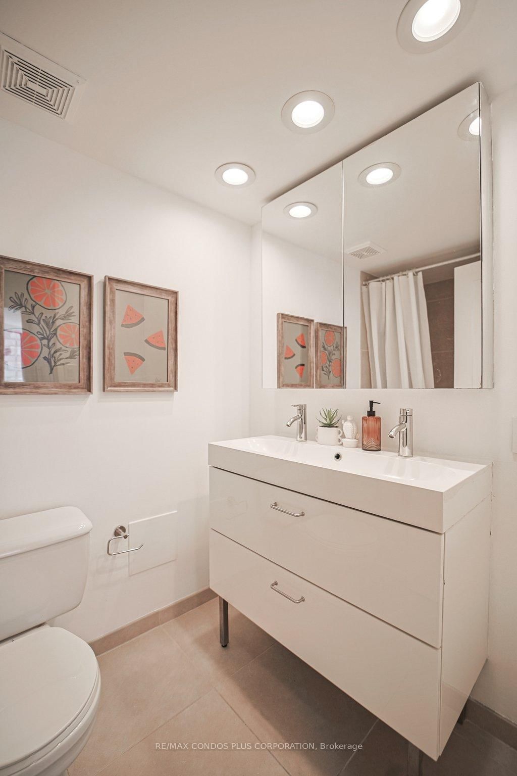 Condo for sale at 2232-33 HARBOUR Square, Toronto, Ontario, M5J 2G2 - Waterfront Communities C1 - MLS: C12915378