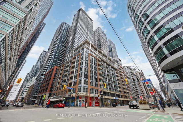 636 - 250 Wellington Street W