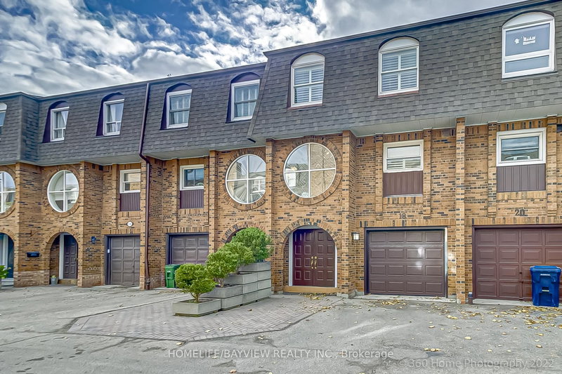 18 - 18 Oaken Gate Way, Toronto, M2P 2A1 | Image 2