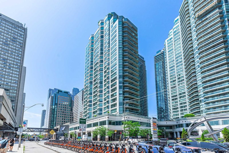 home for lease on 811-10 Queens Quay W