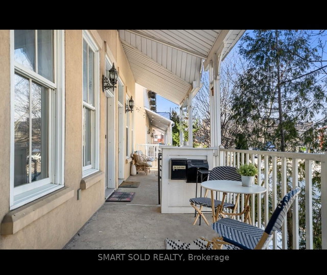 605 Adelaide Street W