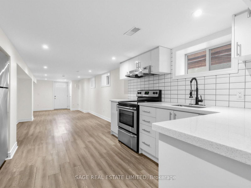 Lower - 321 Lauder Ave, Toronto, M6E 3H7 | Image 3