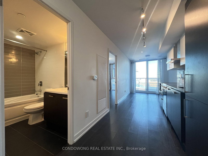 home for lease on 717-125 Redpath Avenue
