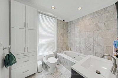 413 E Sherbourne Street • #3+ • Toronto, ON