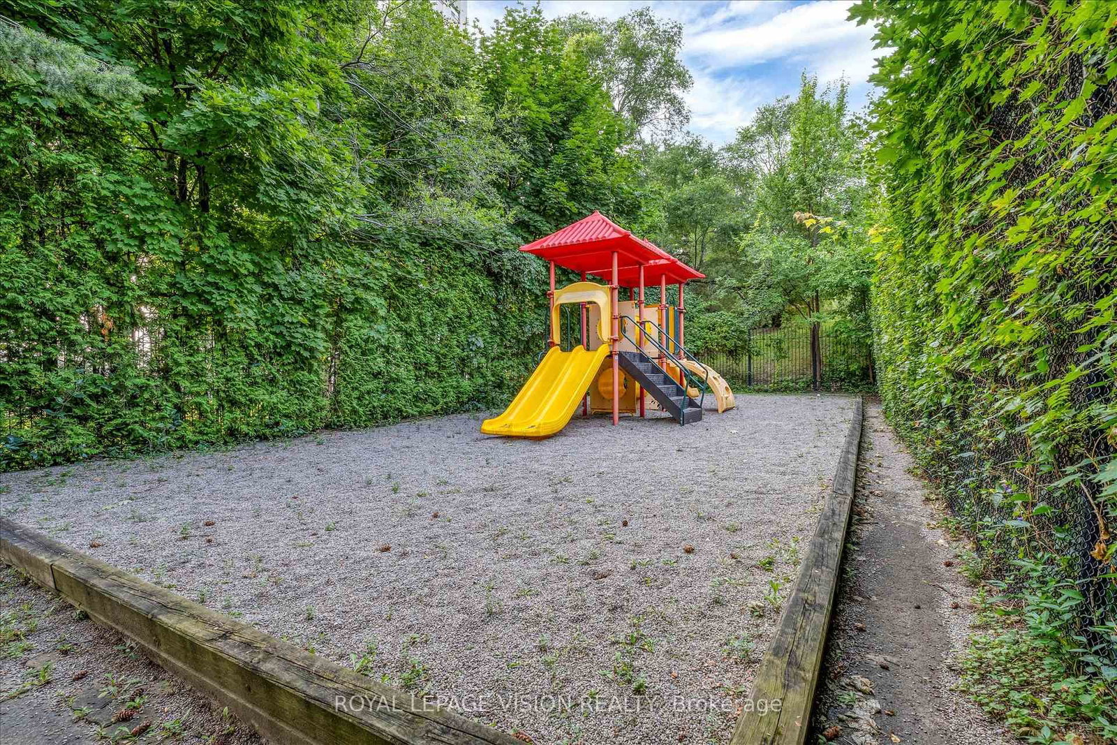 Townhouse for sale at 9-8 Esterbrooke Avenue, Toronto, Ontario, M2J 2C2 - Don Valley Village - MLS: C12920686