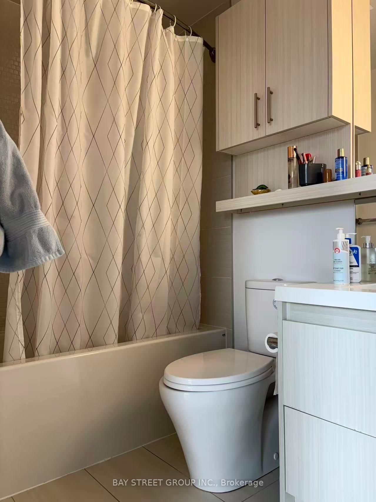 Condo for lease at 205-128 Fairview Mall Drive, Toronto, Ontario, M2J 0E8 - Don Valley Village - MLS: C12920822