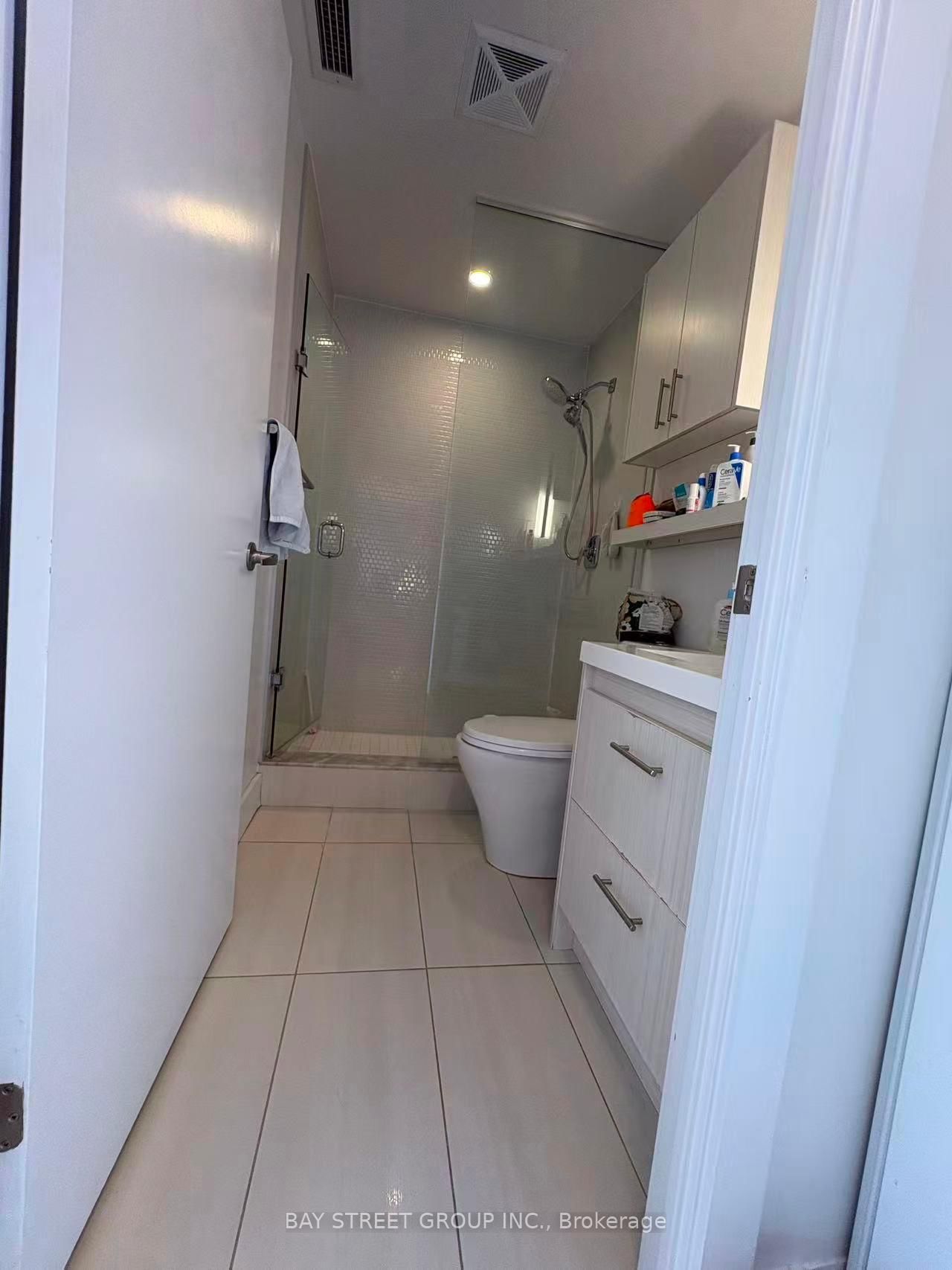 Condo for lease at 205-128 Fairview Mall Drive, Toronto, Ontario, M2J 0E8 - Don Valley Village - MLS: C12920822