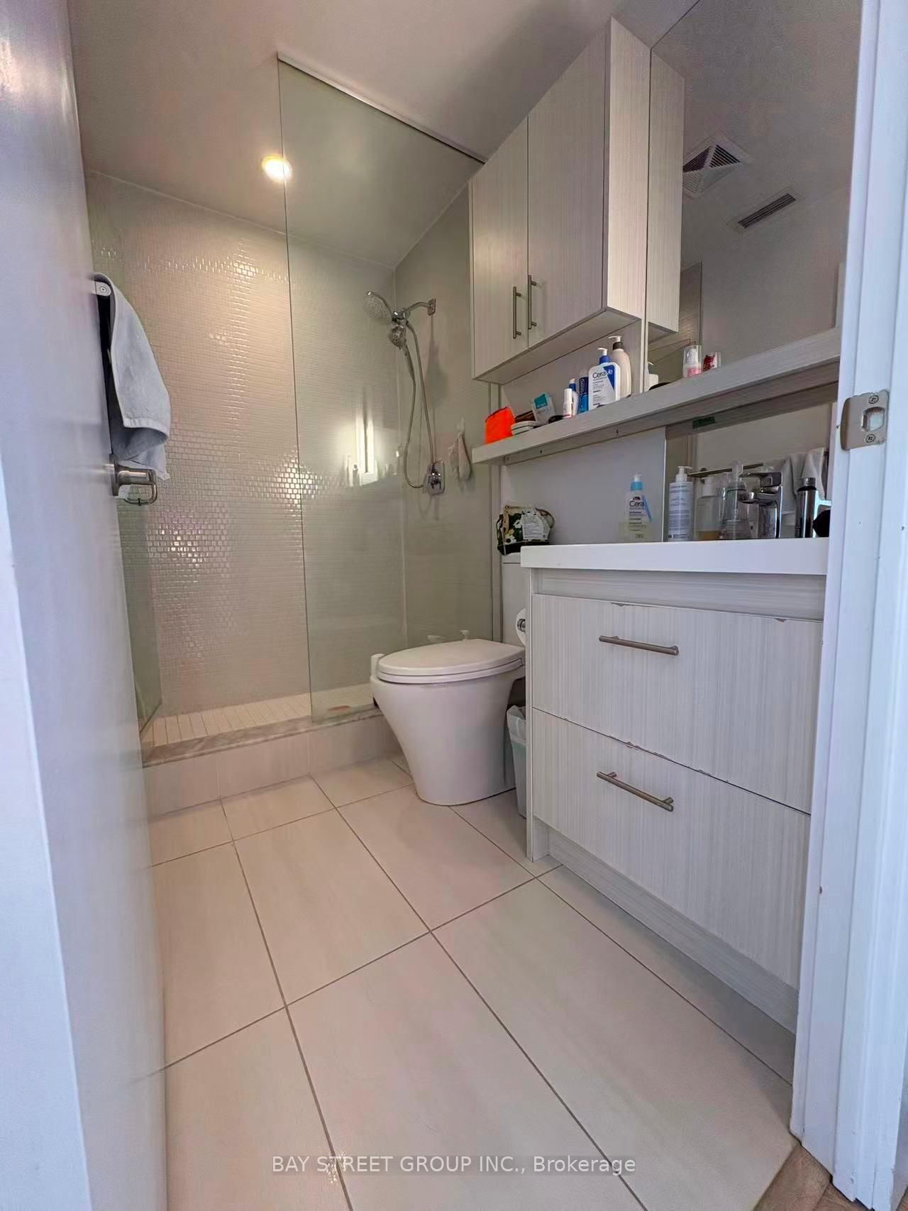 Condo for lease at 205-128 Fairview Mall Drive, Toronto, Ontario, M2J 0E8 - Don Valley Village - MLS: C12920822