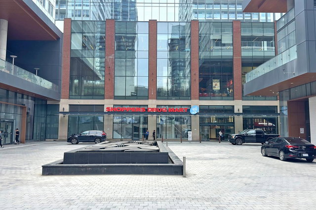 1006 - 17 Bathurst Street N