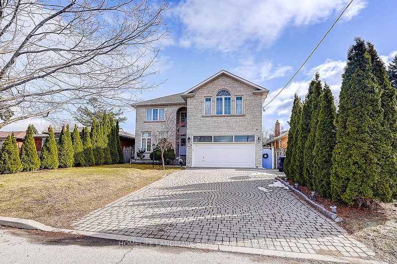 17 Averill Cres, Toronto, M2M 2A8 | Image 2