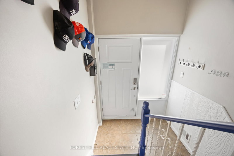 44 Addison Cres, Toronto, M3B 1K8 | Image 2