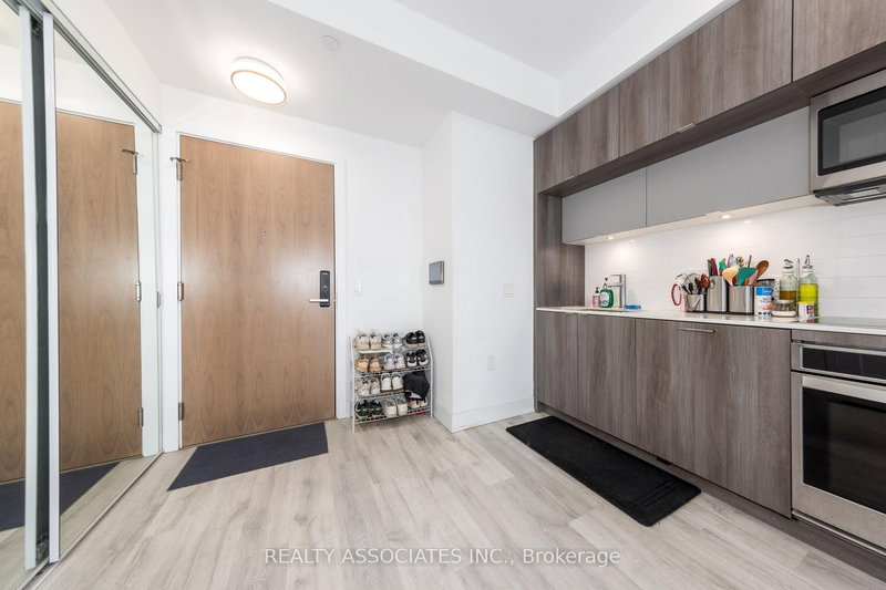 2817 - 585 Bloor St E, Toronto, M4W 0B3 | Image 2