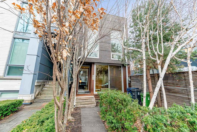 840 Richmond Street W