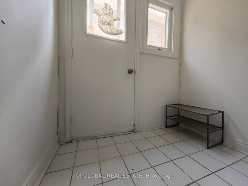 BSMT - 6 Equestrian Crt, Toronto, M2H 3M9 | Image 2