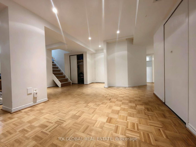 BSMT - 6 Equestrian Crt, Toronto, M2H 3M9 | Image 3