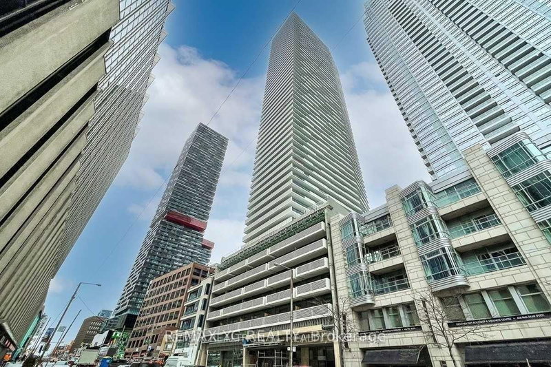 home for lease on 2706-2221 Yonge Street