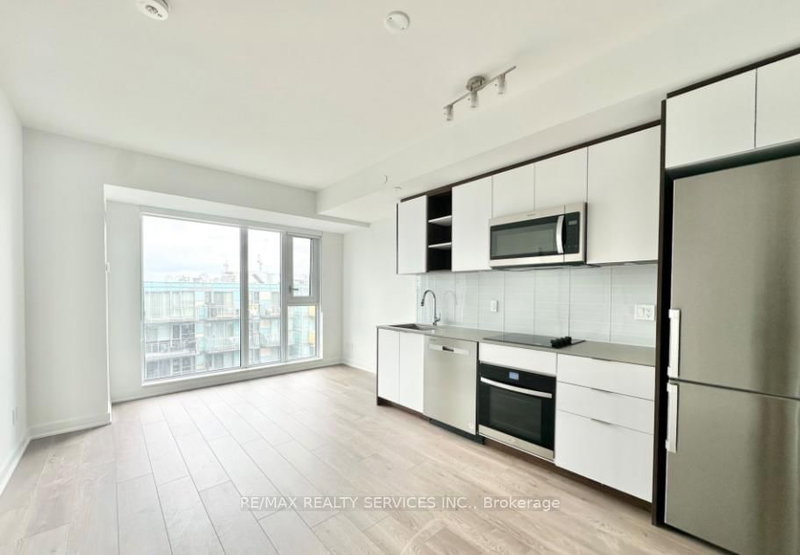 home for lease on 1004-543 Richmond Street W