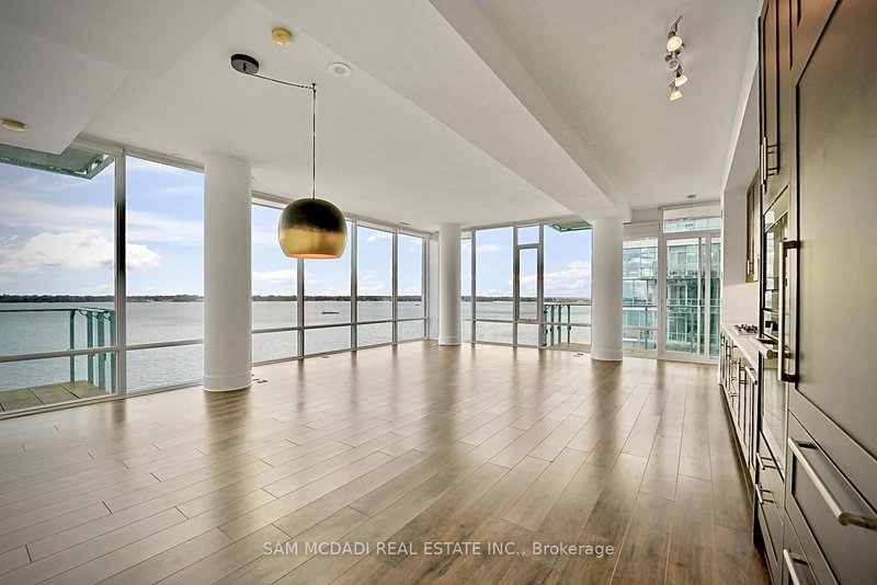 home for lease on 914-29 Queens Quay E