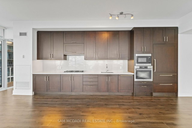 914 - 29 Queens Quay E
