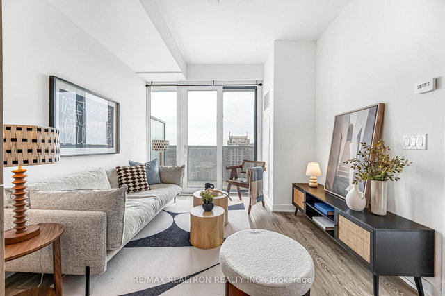 2601 - 15 Holmes Avenue